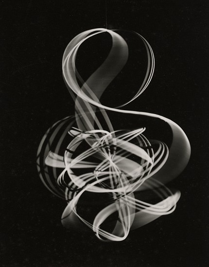 Herbert Matter, Untitled, 1948
Vintage gelatin silver print, 5 x 4 1/16 in. (12.7 x 10.3 cm)
5562
Sold