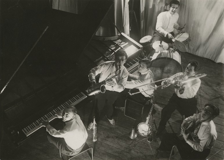 Umbo (Otto Umbehr), Bauhaus Jazz Band, c. 1928
Vintage gelatin silver print, 3 x 4 1/2 in. (7.6 x 11.4 cm)
8376
Sold