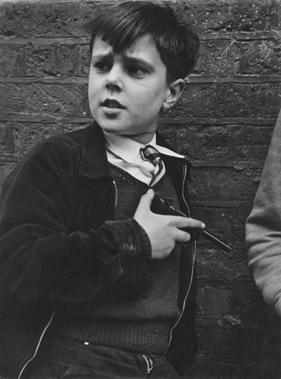 Roger Mayne, Boy with Gun, 1956
Vintage gelatin silver print, 9 7/8 x 7 1/4 in. (25.1 x 18.4 cm)
1004
Sold