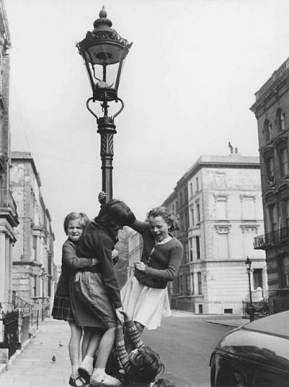 Roger Mayne, Climbing on a Lamppost, St. Stephens Gardens, London, W2, 1957
Vintage gelatin silver print, 14 1/2 x 11 7/8 in. (36.8 x 30.2 cm)
1014
Sold