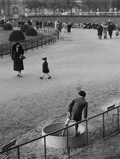 Jean Moral, Le Luxembourg, 1925
Vintage gelatin silver print, 7 x 5 3/8 in. (17.8 x 13.6 cm)
1144
Sold