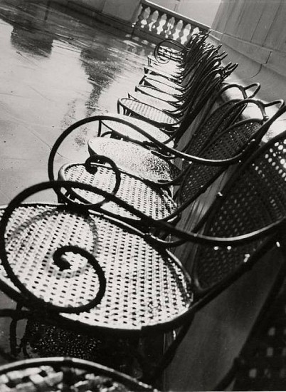 Jean Moral, Les chaises, 1926
Vintage gelatin silver print, 7 5/8 x 5 5/8 in. (19.3 x 14.3 cm)
1155
Sold