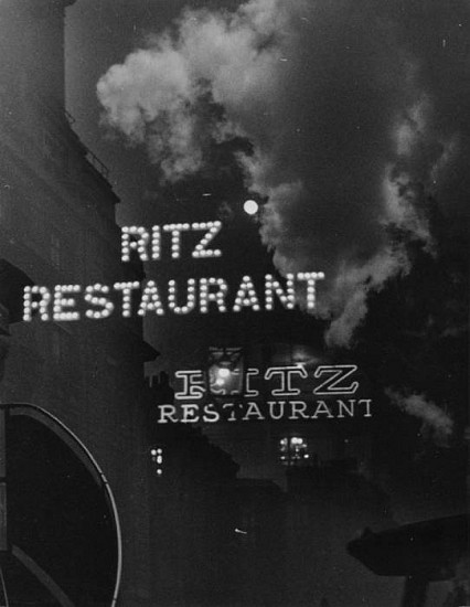 Jean Moral, Londres la nuit, 1934
Vintage gelatin silver print, 11 3/4 x 9 1/8 in. (29.8 x 23.2 cm)
1181
Sold