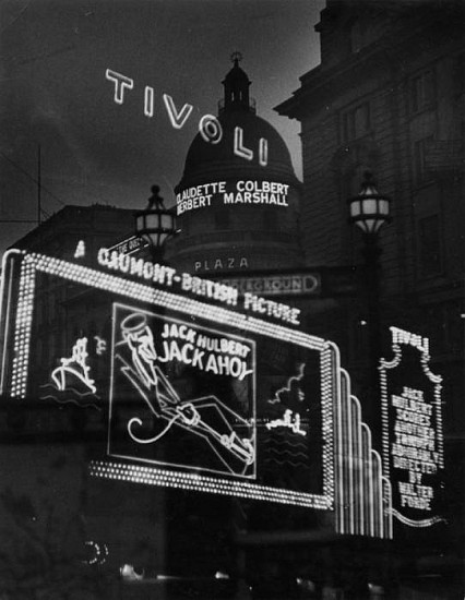 Jean Moral, Londres la nuit, 1934
Vintage gelatin silver print, 11 5/8 x 9 in. (29.5 x 22.9 cm)
1182
Sold