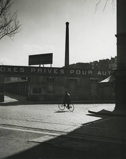 Jean Moral, Le Cycliste, 1928
Vintage gelatin silver print, 10 5/8 x 8 3/8 in. (27 x 21.3 cm)
1257
Price Upon Request