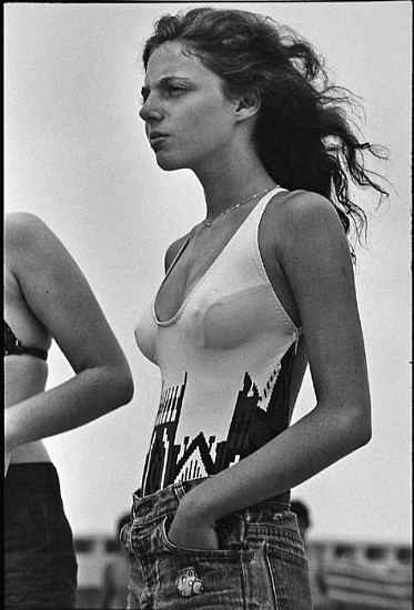 Joseph Szabo, Jones Beach Skyline, 1976
Vintage gelatin silver print, 16 7/8 x 11 2/8 in. (42.9 x 28.6 cm)
1869
Sold