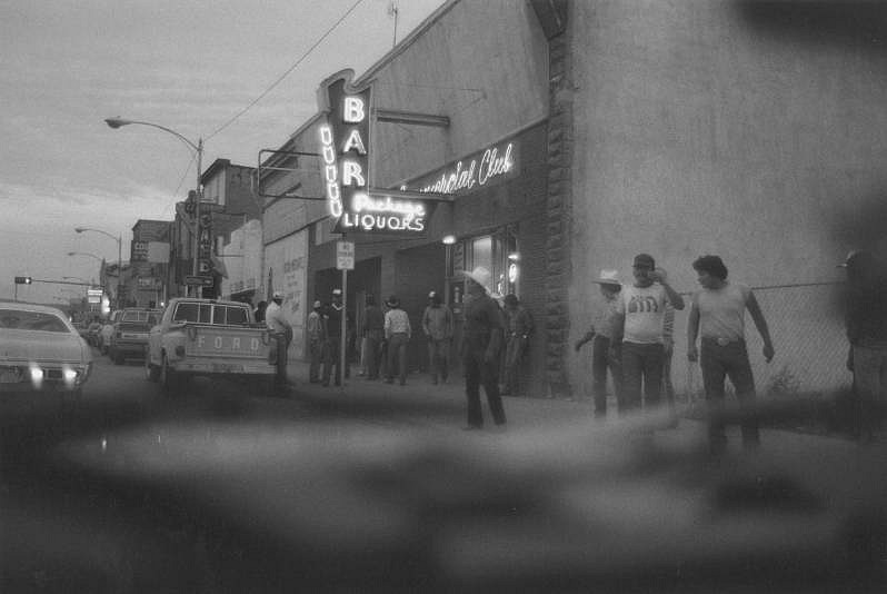 Roswell Angier, Gallup, New Mexico, 1982
Vintage gelatin silver print, 11 3/4 x 17 7/8 in. (29.9 x 45.4 cm)
2401
Sold