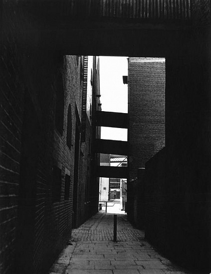 Roger Mayne, Wapping, 1959
Vintage gelatin silver print, 7 3/16 x 5 9/16 in. (18.3 x 14.1 cm)
2880
Sold