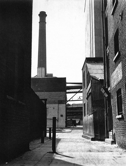 Roger Mayne, Wapping, 1959
Vintage gelatin silver print, 7 x 5 1/4 in. (17.8 x 13.3 cm)
2878
Sold