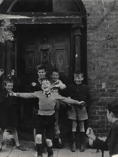 Roger Mayne, Dublin, 1957
Vintage gelatin silver print, 9 5/8 x 7 3/16 in. (24.4 x 18.3 cm)
2892
Sold