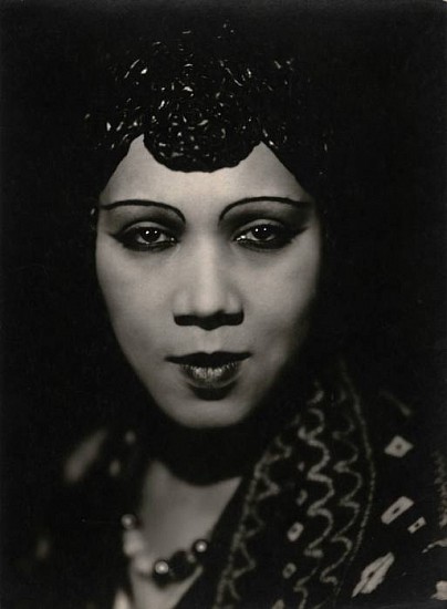 Daniel Masclet, Danseuse Malaise, Djemil Anik, 1926
Vintage gelatin silver print, 8 13/16 x 6 1/2 in. (22.4 x 16.5 cm)
Malayan dancer
3458
Sold