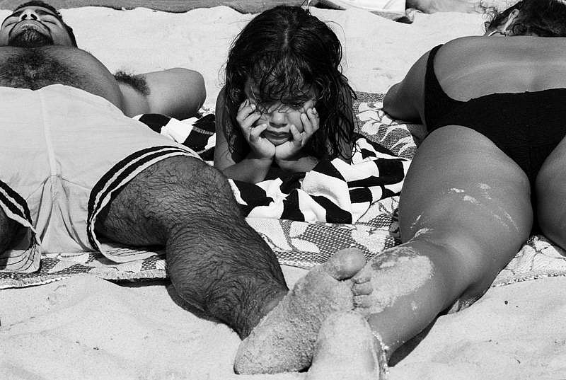 Joseph Szabo, Trapped, Jones Beach, 1992
Gelatin silver print, 9 3/8 x 12 1/4 in. (23.8 x 31.3 cm)
Edition of 20
3914