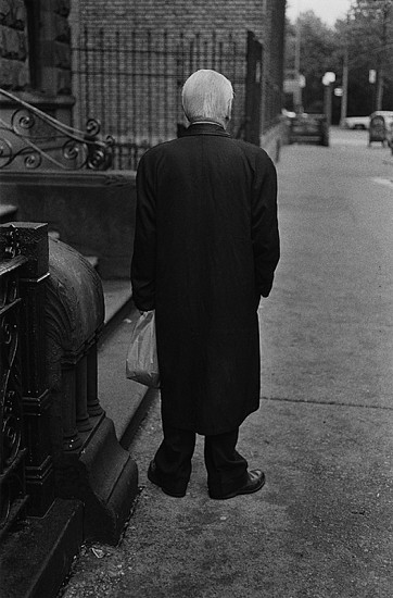 Richard Gordon, New York City, 1974
Vintage gelatin silver print, 12 1/2 x 8 1/4 in. (31.8 x 21 cm)
4913