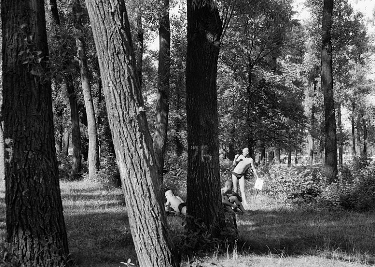 Yelena Yemchuk, Gidropark (#2), 2007
Gelatin silver print, 16 x 20 in. (40.6 x 50.8 cm)
Edition of 5
4369