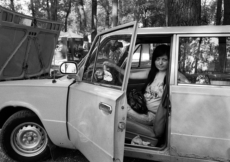 Yelena Yemchuk, Gidropark (#19), 2008
Gelatin silver print, 16 x 20 in. (40.6 x 50.8 cm)
Edition of 5
4374