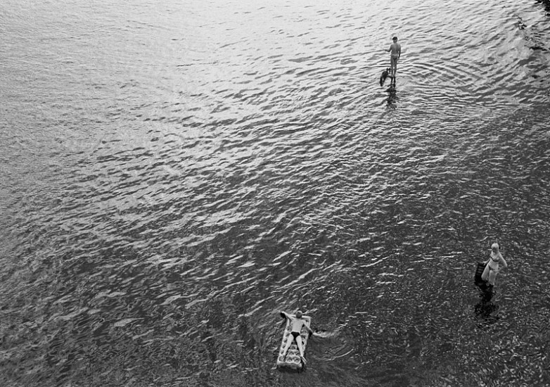 Yelena Yemchuk, Gidropark (#54), 2007
Gelatin silver print, 16 x 20 in. (40.6 x 50.8 cm)
Edition of 5
4382