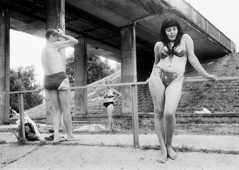 Yelena Yemchuk, Gidropark (#4), 2008
Gelatin silver print, 16 x 20 in. (40.6 x 50.8 cm)
Edition of 5
4387