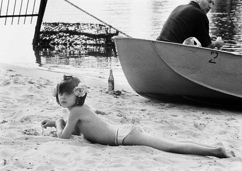 Yelena Yemchuk, Gidropark (#10), 2005
Gelatin silver print, 16 x 20 in. (40.6 x 50.8 cm)
Edition of 5
4389