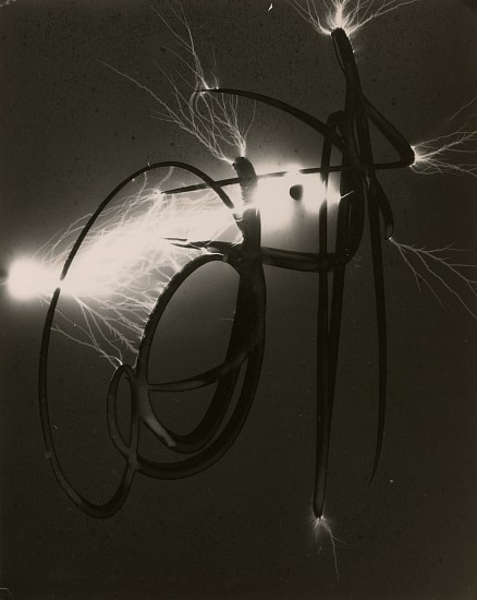 Herbert Matter, Untitled, c. 1944
Vintage gelatin silver print, 4 13/16 x 3 7/8 in. (12.2 x 9.8 cm)
5580
Sold