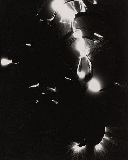 Herbert Matter, Untitled, c. 1944
Vintage gelatin silver print, 4 15/16 x 3 7/8 in. (12.5 x 9.8 cm)
5581
