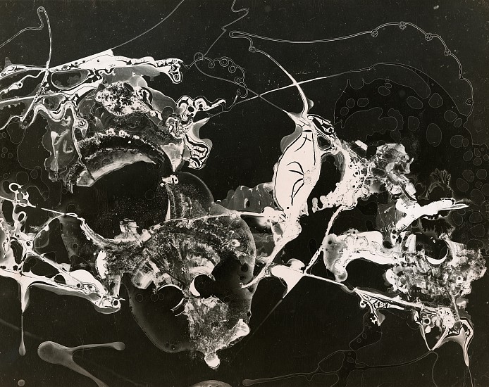 Herbert Matter, Untitled, c. 1939-43
Vintage gelatin silver print, 10 7/16 x 13 1/16 in. (26.5 x 33.2 cm)
5688
Sold