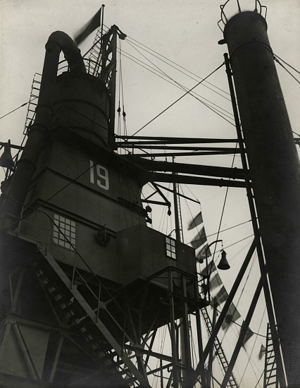 Willy Kessels, Élévateur de Grains, c. 1930
Vintage gelatin silver print, 11 7/16 x 8 7/8 in. (29.1 x 22.5 cm)
5760
Sold