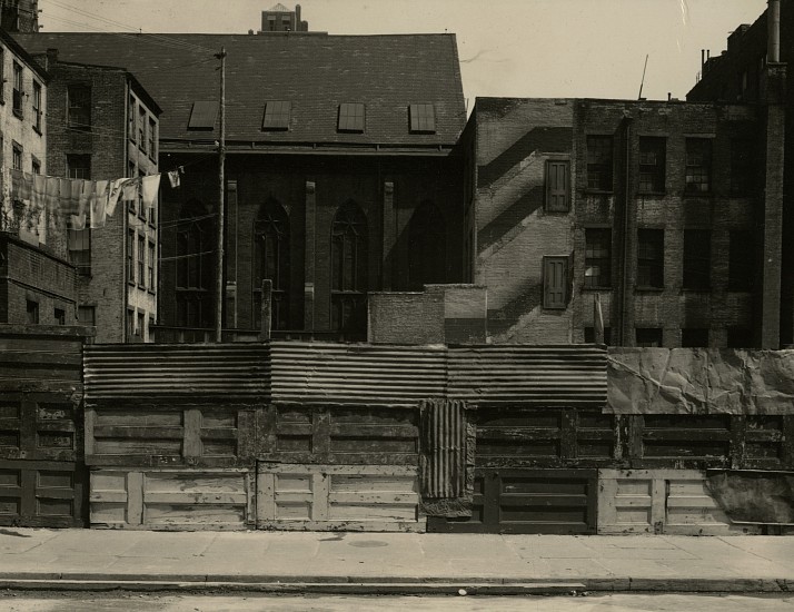 Eliot Elisofon, East 7th Street, Gothic, 1937
Vintage gelatin silver print, 3 x 4 in. (7.6 x 10.2 cm)
6092
Sold