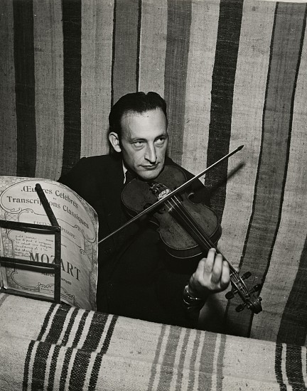 Eliot Elisofon, Concentration Camp in French Morocco, 1942
Vintage gelatin silver print, 9 1/4 x 7 3/8 in. (23.5 x 18.7 cm)
Gustav Schmiliver - Russian Jew - diamond cutter, learned violin in camp.
(Sold as part of a group of 18 prints)
6118