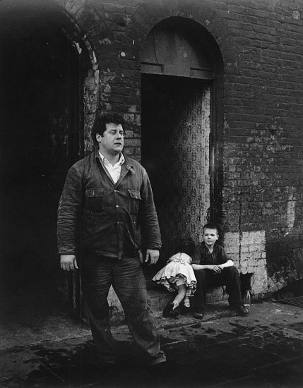 Roger Mayne, Wapping, 1959
Vintage gelatin silver print, 19 1/8 x 14 5/8 in. (48.6 x 37.1 cm)
2939
Sold