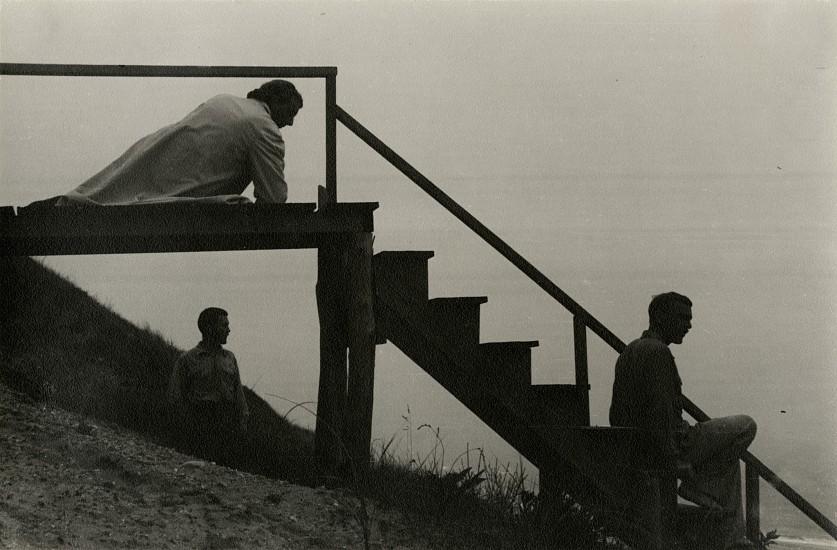 PaJaMa, Margaret French, George Tooker and Jared French, Nantucket, c. 1946
Vintage gelatin silver print, 4 3/8 x 6 11/16 in. (11.1 x 17 cm)
6289
Sold