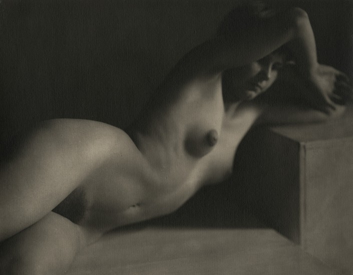 František Drtikol, Untitled, c. 1927
Vintage pigment print, carbon, 8 7/8 x 11 1/4 in. (22.5 x 28.6 cm)
Mounted.
4147
$45,000