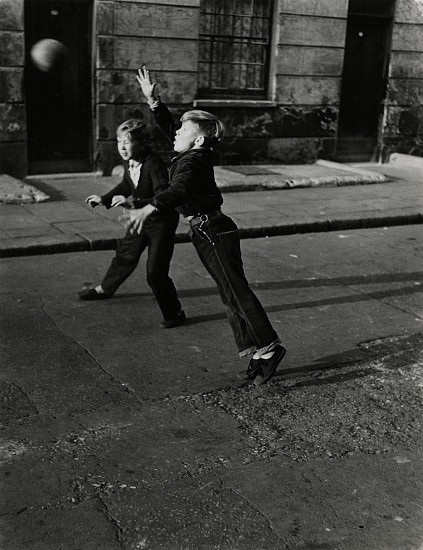 Roger Mayne, Brindley Road, Paddington, London, 1956
Vintage gelatin silver print, 9 15/16 x 7 11/16 in. (25.2 x 19.5 cm)
6478
$5,000