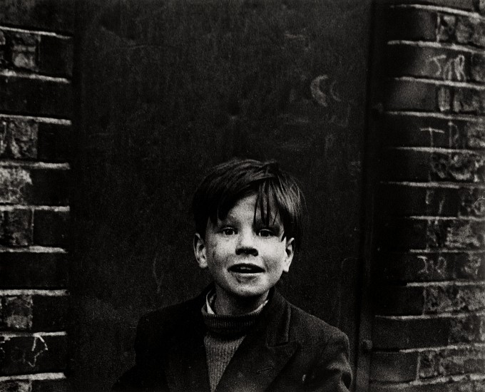 Roger Mayne, Wapping, London, 1959
Vintage gelatin silver print, 5 15/16 x 7 5/16 in. (15.1 x 18.6 cm)
6487
$5,000