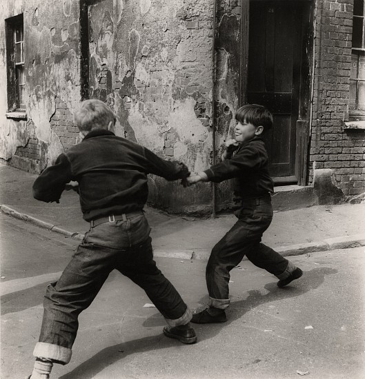 Roger Mayne, Corfe, Dorset, 1954
Vintage gelatin silver print, 7 9/16 x 7 5/16 in. (19.2 x 18.6 cm)
6497
$6,500