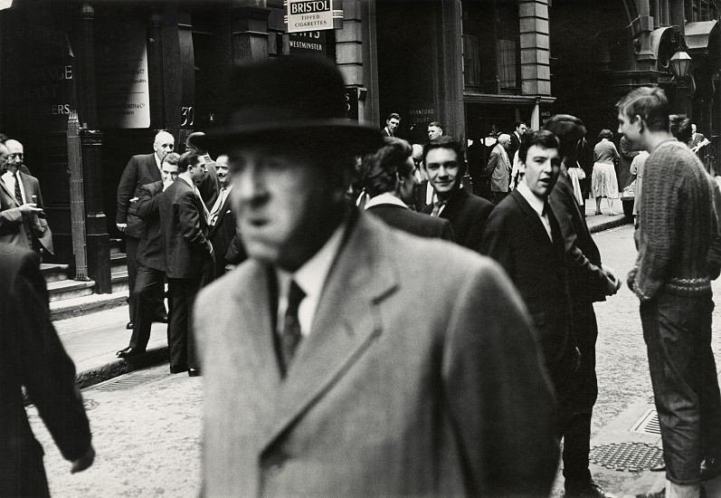 Roger Mayne, Throgmorton Street, London, 1960
Vintage gelatin silver print, 15 11/16 x 22 5/8 in. (39.9 x 57.5 cm)
6520
$8,500