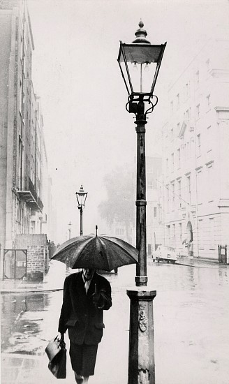 Roger Mayne, Lamppost in London, 1958
Vintage gelatin silver print, 7 3/8 x 4 7/16 in. (18.7 x 11.3 cm)
6490
Sold