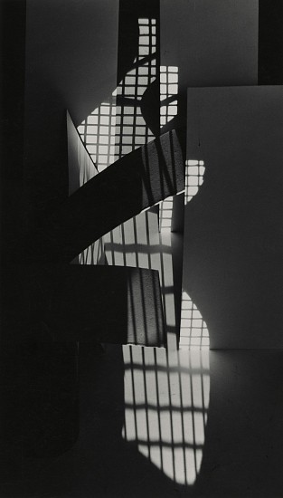 Henry Holmes Smith, Light Study, 1946
Vintage gelatin silver print, 7 x 4 in. (17.8 x 10.2 cm)
6983
Sold