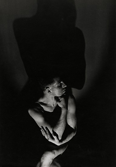 Andre Steiner, Portrait d'homme, 1934
Vintage gelatin silver print, 9 5/8 x 6 5/8 in. (24.4 x 16.8 cm)
6773
$4,500