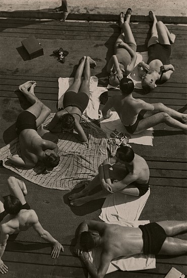 Jean Moral, Piscine Molitor, 1932
Vintage gelatin silver print, 11 1/8 x 7 9/16 in. (28.3 x 19.2 cm)
6833
Sold