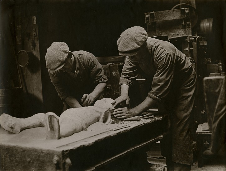 Josef Breitenbach, The Mold Makers, Paris, c. 1933-39
Vintage gelatin silver print, 11 11/16 x 15 1/2 in. (29.7 x 39.4 cm)
3313
Sold