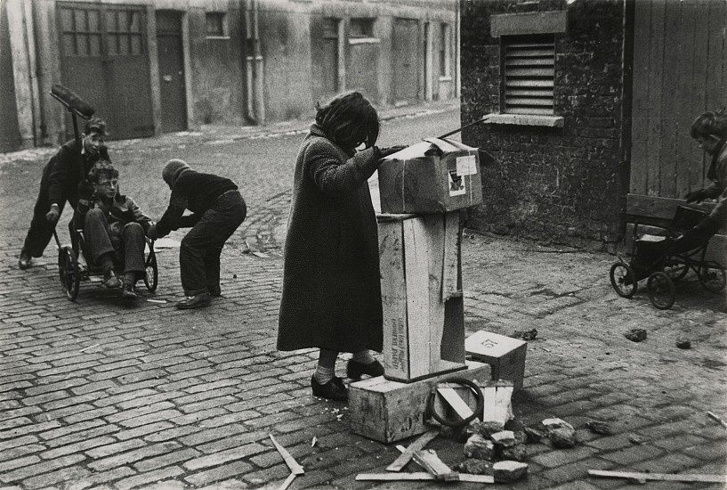 Roger Mayne, Addison Place, North Kensington, London, W11, 1956
Vintage gelatin silver print, 6 1/2 x 9 5/8 in. (16.5 x 24.4 cm)
4239
Sold