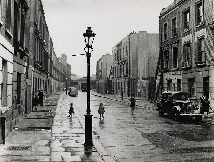 Roger Mayne, Brindley Road, Paddington, London, 1957
Vintage gelatin silver print, 17 13/16 x 23 3/16 in. (45.2 x 58.9 cm)
4418
Sold