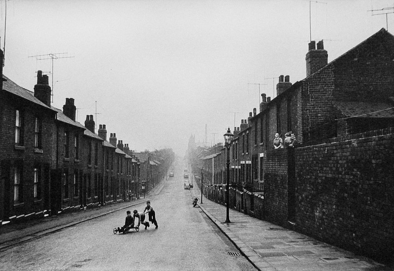 Roger Mayne, Street Scene, Sheffield, 1961
Vintage gelatin silver print, 15 1/2 x 22 15/16 in. (39.4 x 58.3 cm)
2942
Sold