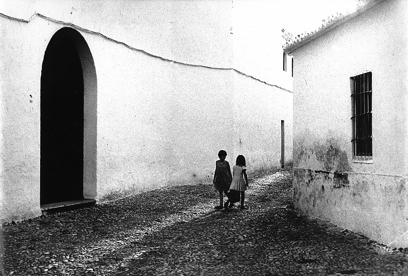 Roger Mayne, Nerja, Costa del Sol, 1962
Vintage gelatin silver print, 10 1/8 x 14 7/8 in. (25.7 x 37.8 cm)
2924