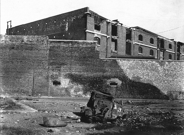 Roger Mayne, Wapping, 1959
Vintage gelatin silver print, 5 5/16 x 7 5/16 in. (13.5 x 18.6 cm)
2870