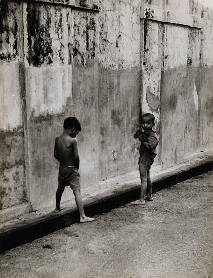 Ferenc Berko, Bombay Suburb, 1938-42
Vintage gelatin silver print, 8 9/16 x 6 9/16 in. (21.8 x 16.7 cm)
3639