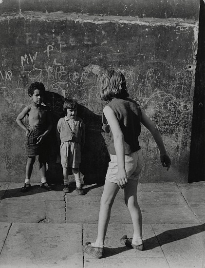 Roger Mayne, Southam Street, North Kensington, London, 1957
Vintage gelatin silver print, 9 1/2 x 7 1/4 in. (24.1 x 18.4 cm)
4247