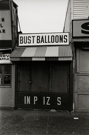 Richard Gordon, Coney Island, Win Prizes, 1969-70
Vintage gelatin silver print, 9 1/16 x 6 in. (23 x 15.2 cm)
4922