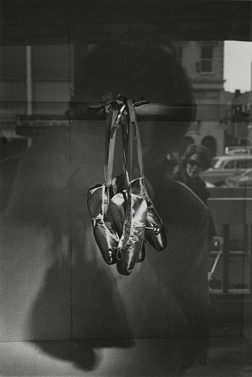 Richard Gordon, Fifth Avenue, New York City, 1977
Vintage gelatin silver print, 9 1/16 x 6 1/16 in. (23 x 15.4 cm)
4874