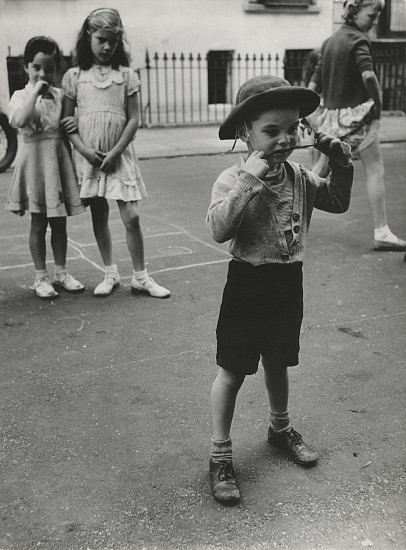 Roger Mayne, St. Stephens Gardens, London, W2, 1957
Vintage gelatin silver print, 9 13/16 x 7 5/16 in. (24.9 x 18.6 cm)
4413
$5,000